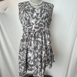 Zenim Gray and White Tunic Top with Chic Design